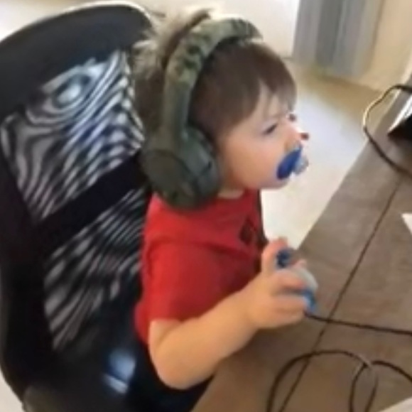 Meet your Posher, Jennifer - Picture 1 of 1